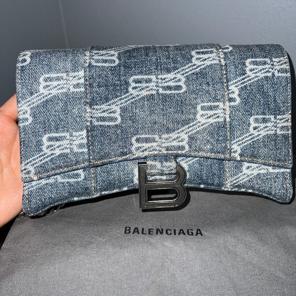 Balenciaga Hourglass Wallet With Chain